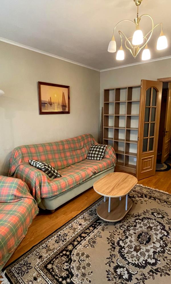 Cozy Brick Apartment with Separate Rooms, Full Furnishing, Close to Metro