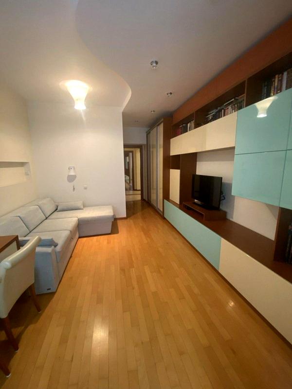 Elegant 3-Bedroom Apartment in Pechersk, Kyiv