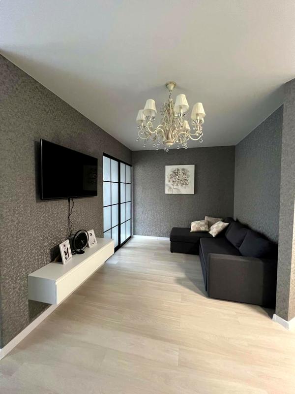 Stylish Apartment with Designer Renovation and Terrace in Kiev