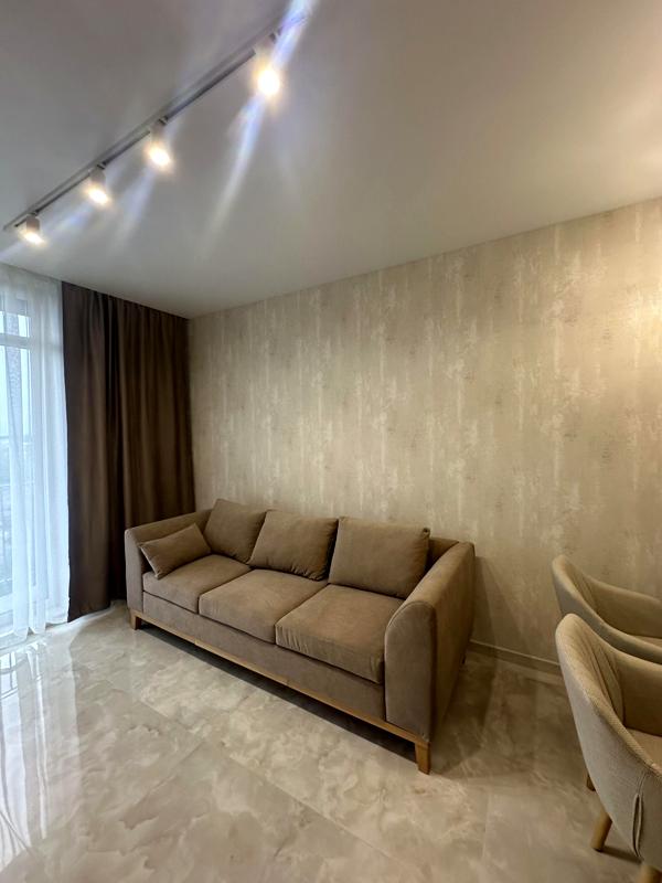 Luxurious 1-Bedroom Apartment in Avalon Yard with Designer Renovation