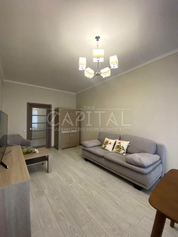 Spacious Rental Apartment in Pechersk District with Modern Amenities