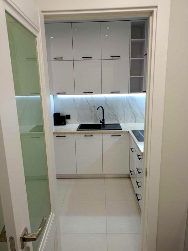 Modern 1-room apartment with studio kitchen in Parус City complex