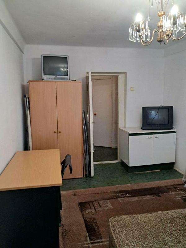 Cozy 1-Room Apartment on Miliutenka Street with Gas and Amenities