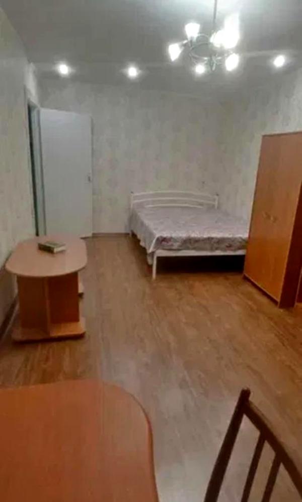 1-Room Apartment in Nagorny District with Full Amenities