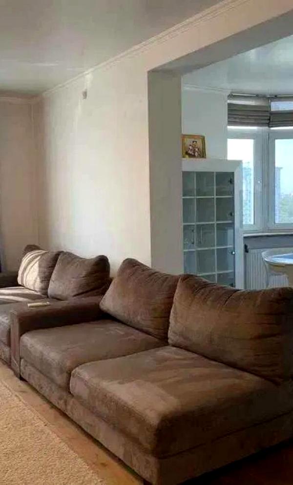 Spacious 2-Room Apartment with Euro Renovation on Vasyl Lypkivskyi Street
