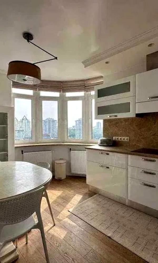 Spacious 2-Room Apartment with Euro Renovation on Vasyl Lypkivskyi Street