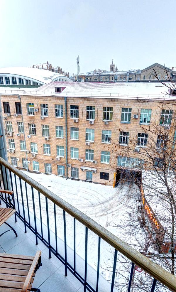 2-Bedroom Apartment in Kiev City Center near Khreshchatyk Street