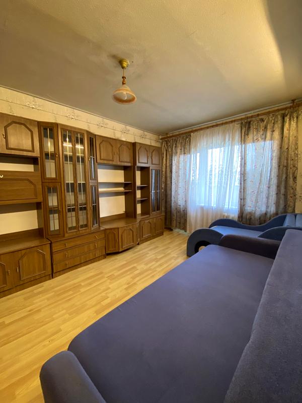 1-Bedroom Apartment Near Chernihivska Metro with Park Proximity