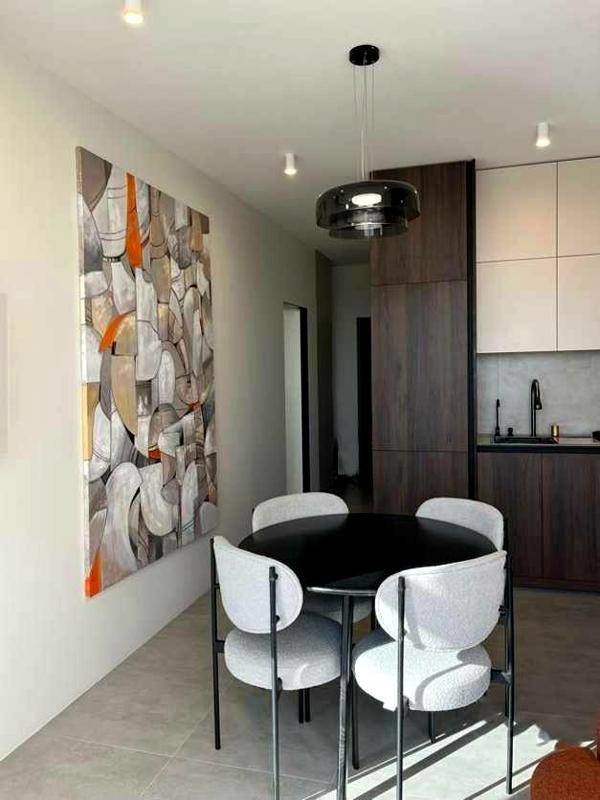 Modern Apartment with Premium Features and Convenient Location