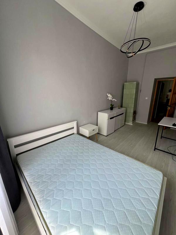 City Center 1-Bedroom Apartment on Krakivska Street