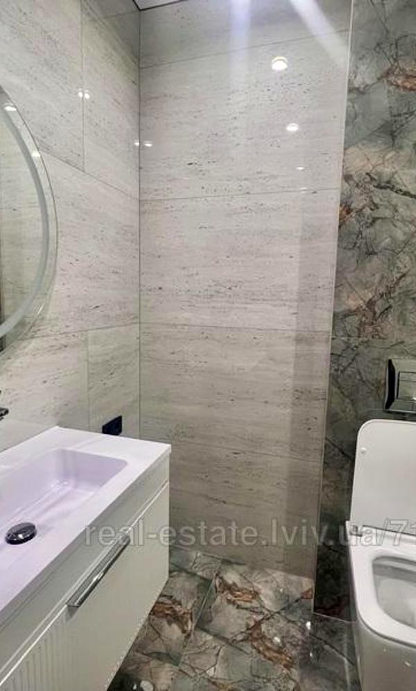 Designer Renovated Apartment with Modern Amenities