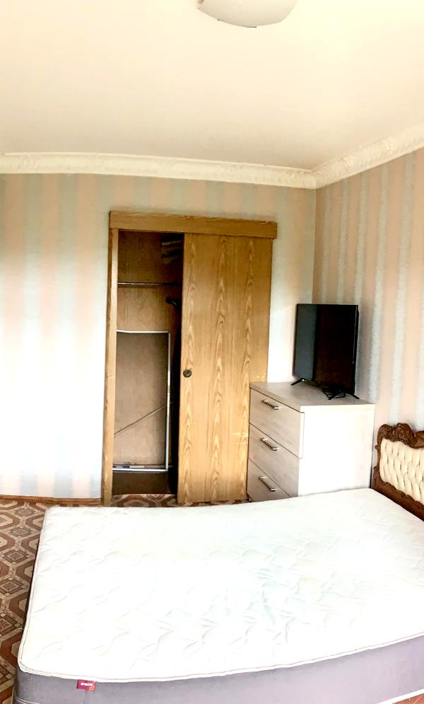 2-Room Apartment on Bohdan Khmelnytsky Avenue, Fully Furnished