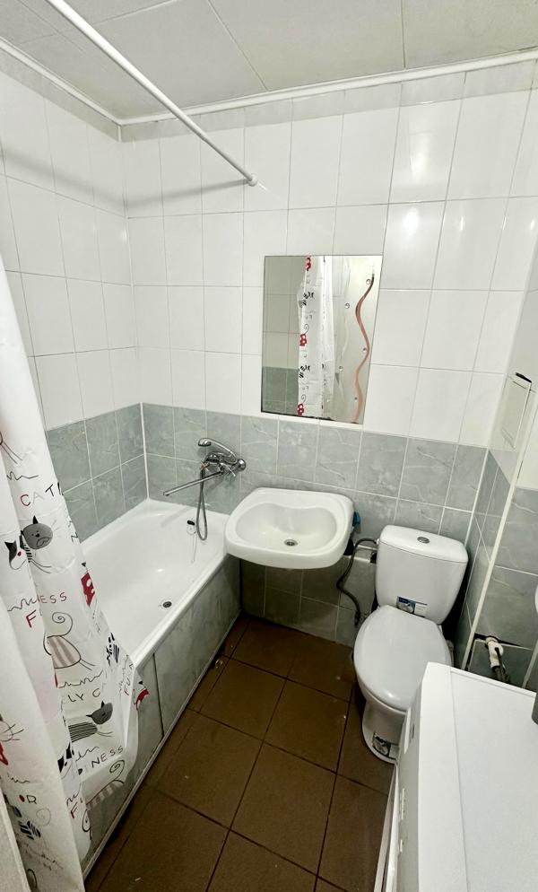 1-Bedroom Apartment near Retroville Mall, Equipped with Furniture and Appliances