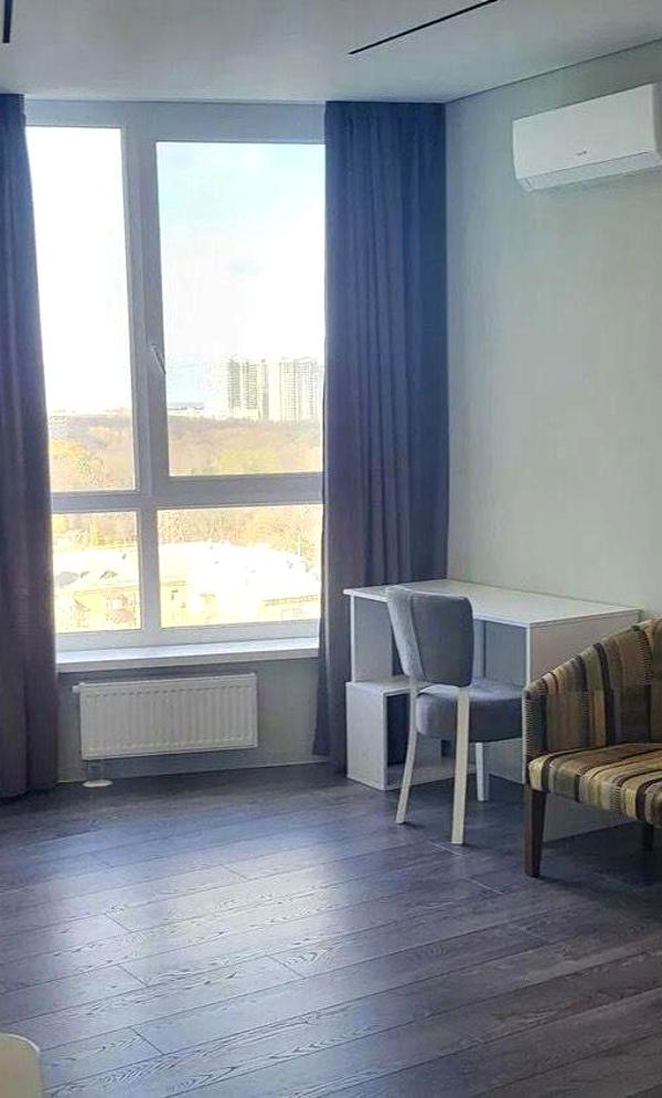 Panoramic 2-Room Apartment near Metro in Nyvky Park