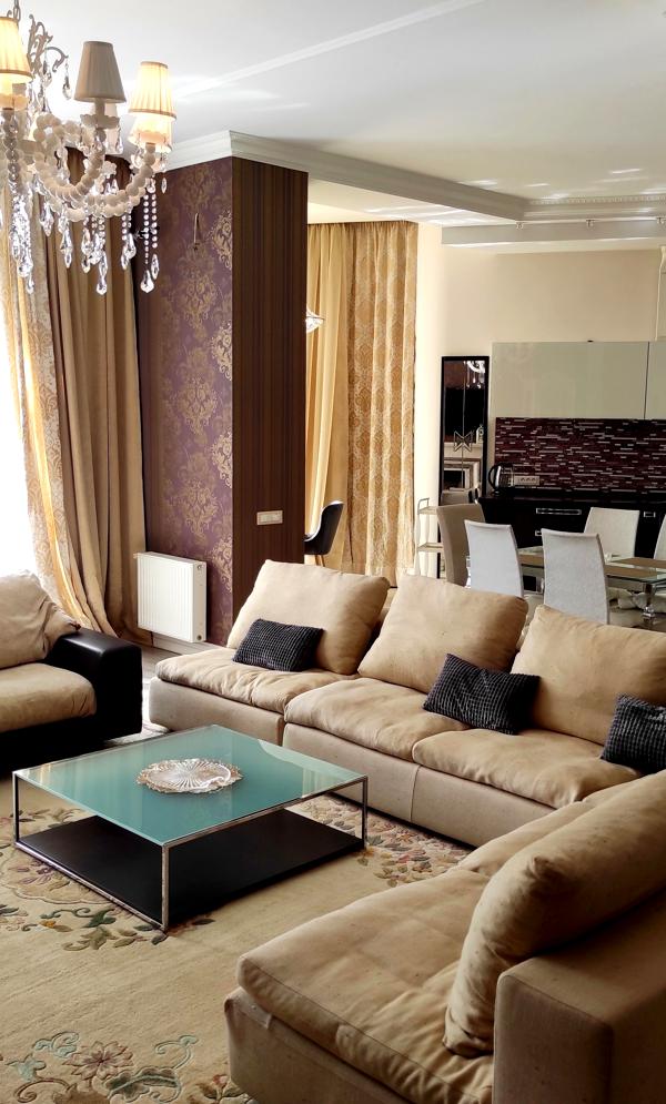Spacious Apartment in Prestigious Mercedes Complex with Sea View