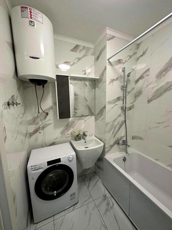 Comfortable Apartment Near Boryspilska Metro with Amenities