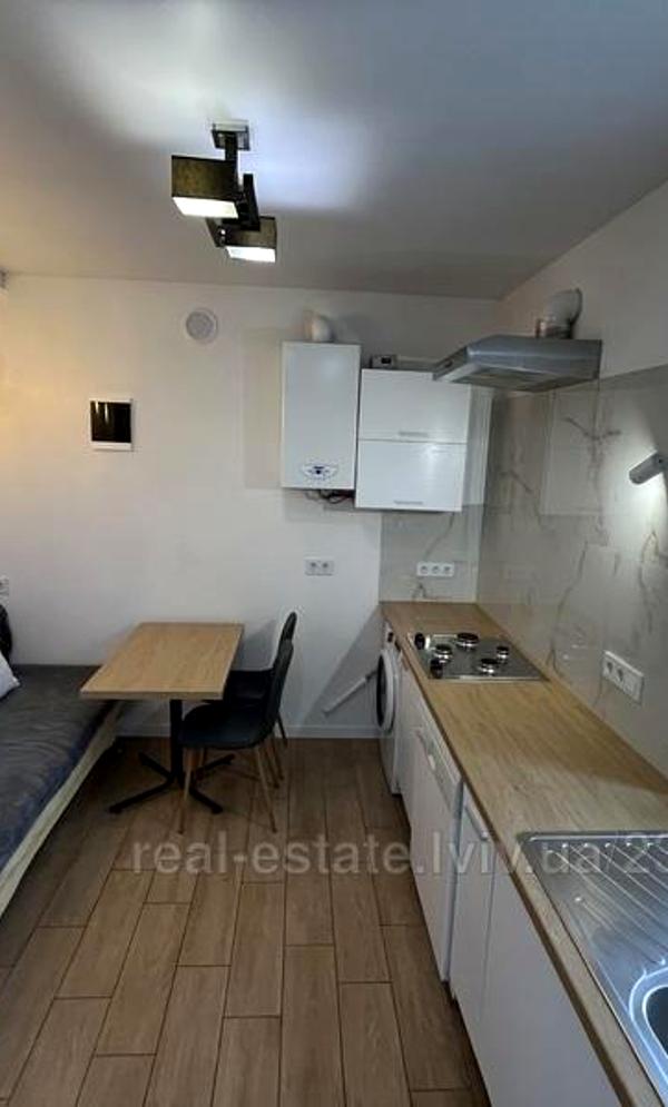 One-Bedroom Apartment with Separate Kitchen, Near City Center