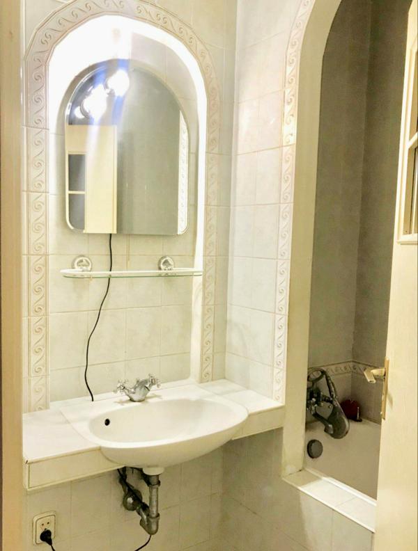 Charming Apartment in Quiet Kiev Center, Historic Building