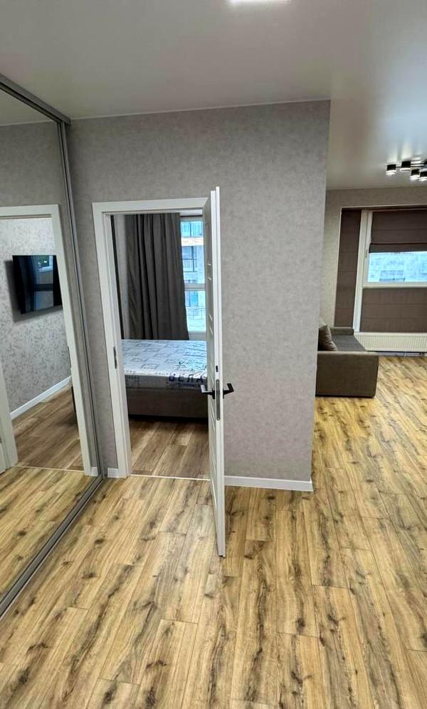 2-room studio apartment in 5 Continent Complex