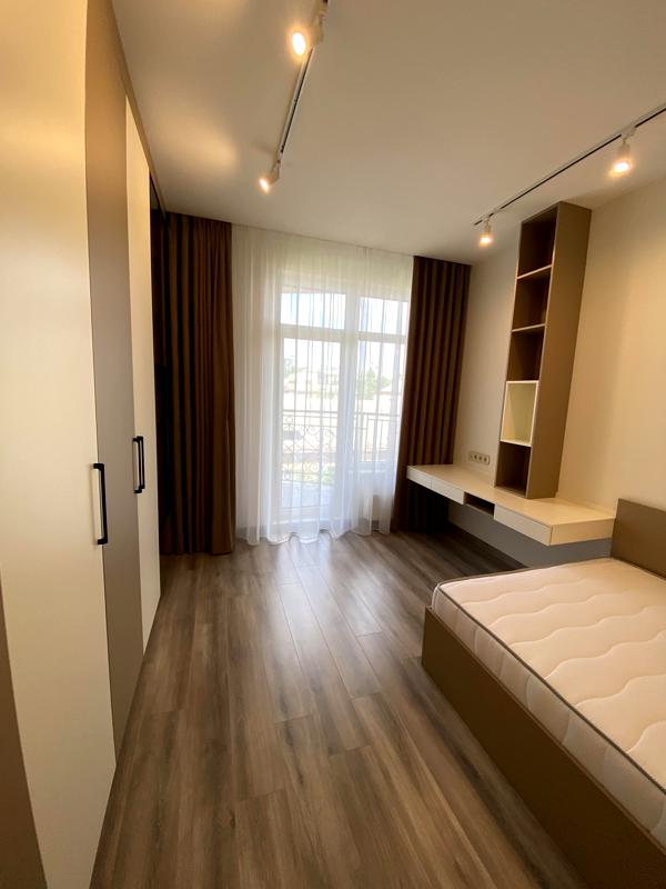 3-Bedroom Apartment in Zhemchuzhina Complex with New Renovation