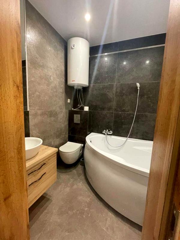 Қазіргі заманғы жөндеу мен толық жабдықтауға ие Parus City-дегі кең 1 бөлмелі пәтер