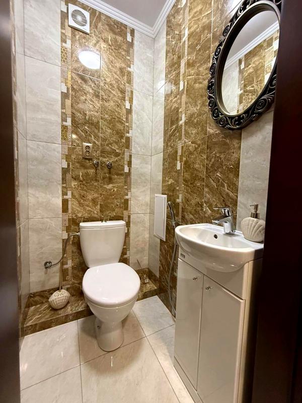 2-Bedroom Apartment with Park View on Zhasminova Street