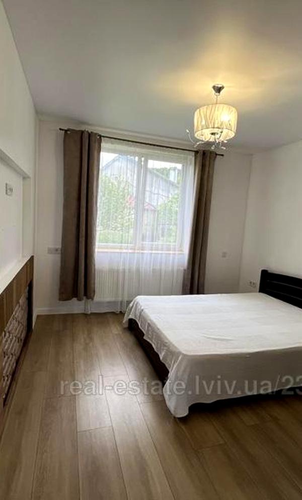 One-Bedroom Apartment with Separate Kitchen, Near City Center