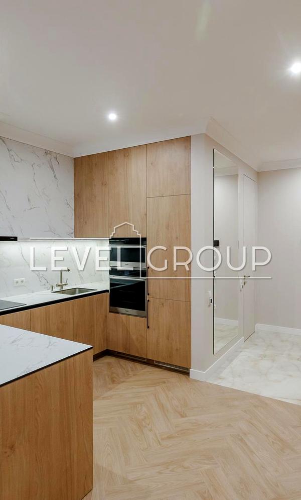 Spacious 1-Bedroom Apartment in Kyiv Center, Near Pechersk Metro