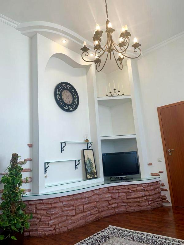 2-Room Apartment on Lutheranska Street, Well-Renovated and Spacious