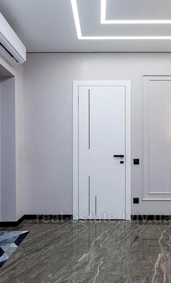 Designer Renovated Apartment with Floor Heating