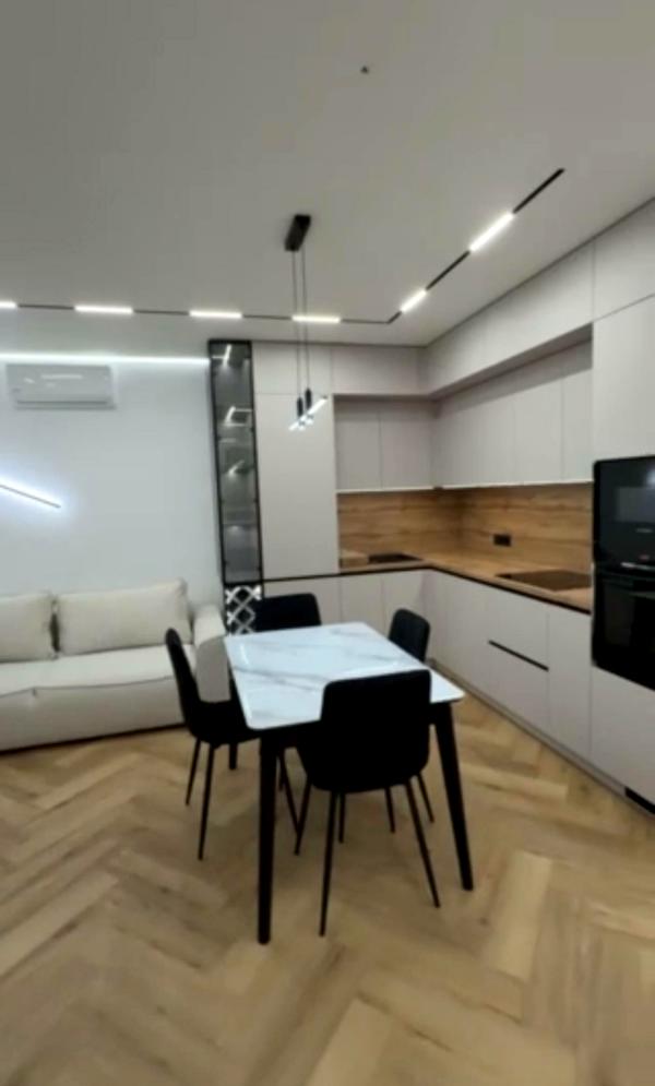 2-Room Apartment in Avalon Up Complex on Chornovola Avenue