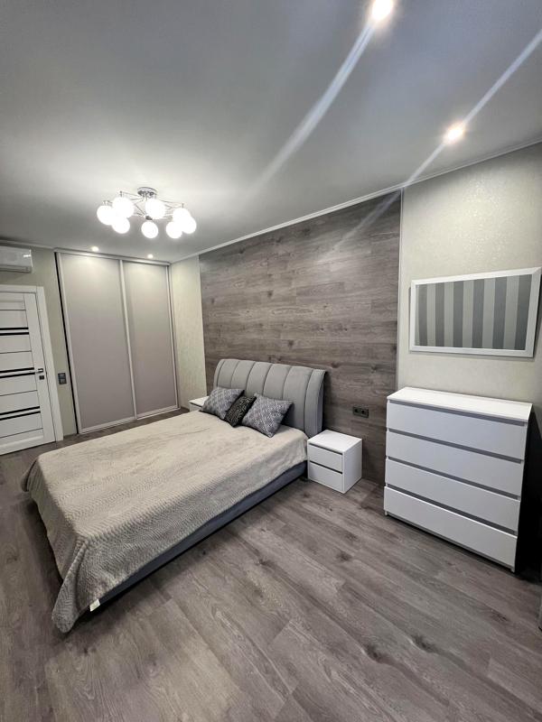 Modern 2-Room Apartment in Varshavsky Complex with Excellent Amenities