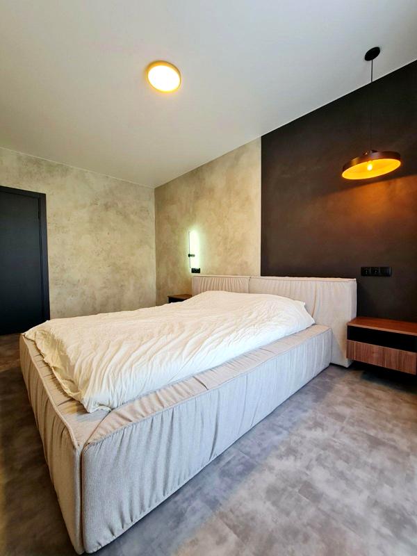 Spacious One-Bedroom Apartment with Modern Design in Warsaw Complex