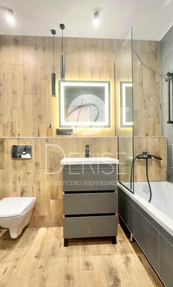 Modern 2-Room Studio Apartment near Beresteiska Metro with Balcony