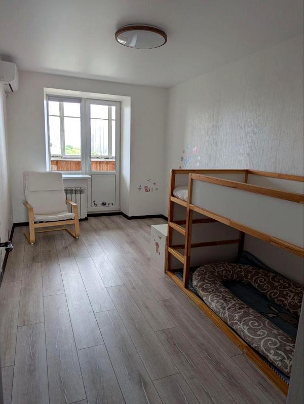 3-Room Apartment near Nauki Prospect with Modern Amenities