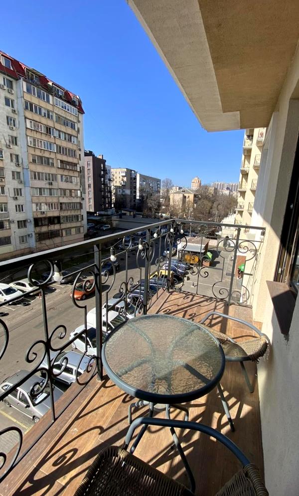 Stylish Design Apartment in Arcadia with Balcony and Warm Floors