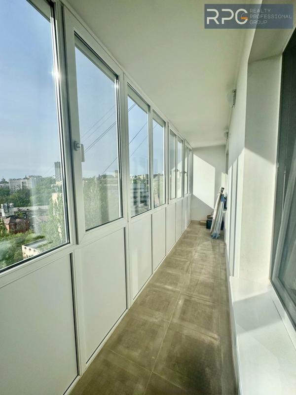 Cozy 1-Room Apartment in Kyiv City Center with Balcony and City View