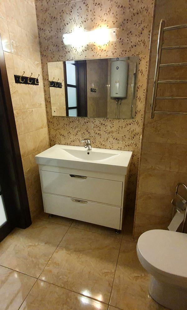 Spacious 1-bedroom apartment on French Boulevard with amenities