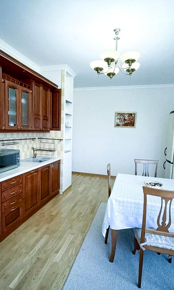 Spacious 4-room apartment in Klovskyi Descent, Pechersk District