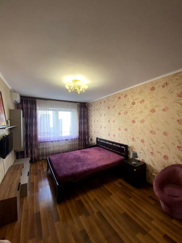 Furnished 1-Room Apartment near Poznyaki Metro with Eurorepair