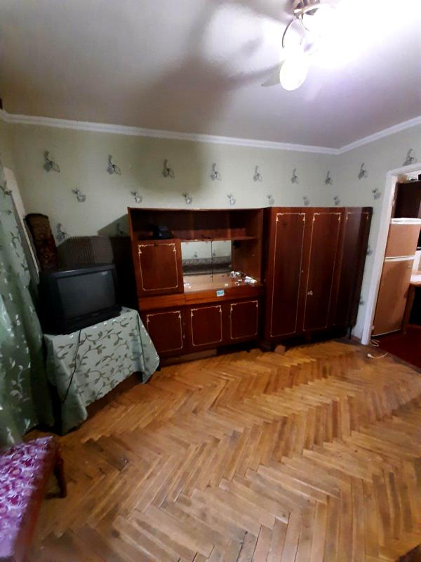 1-Room Apartment in Obolonsky District, Close to Metro