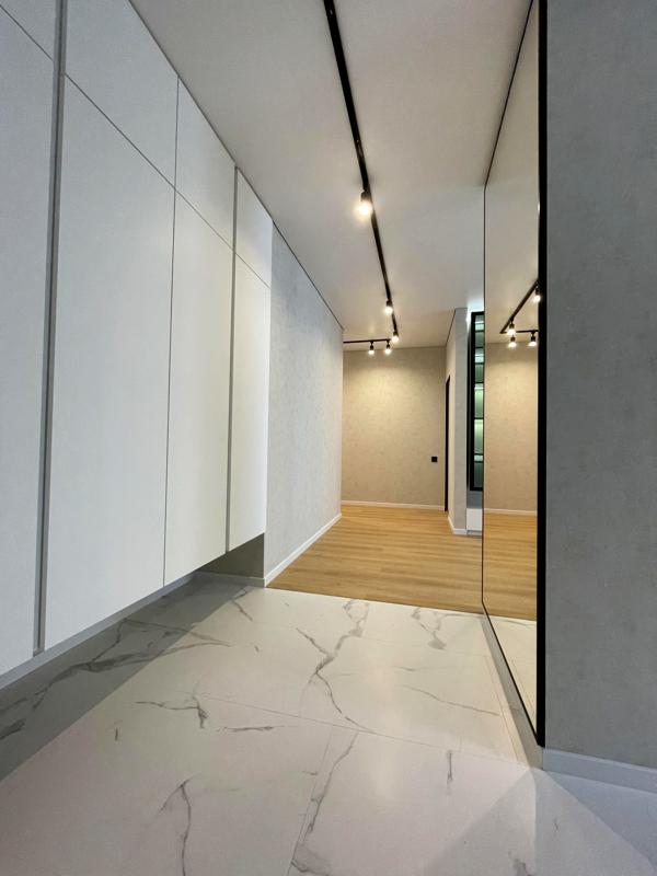 Apartment for Rent in 'Semytsvet' Complex - 85 m² with Designer Renovation