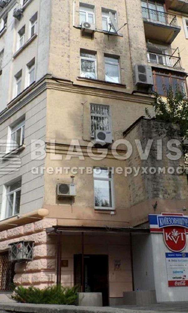 Spacious Renovated Apartment in Central Location with Modern Amenities
