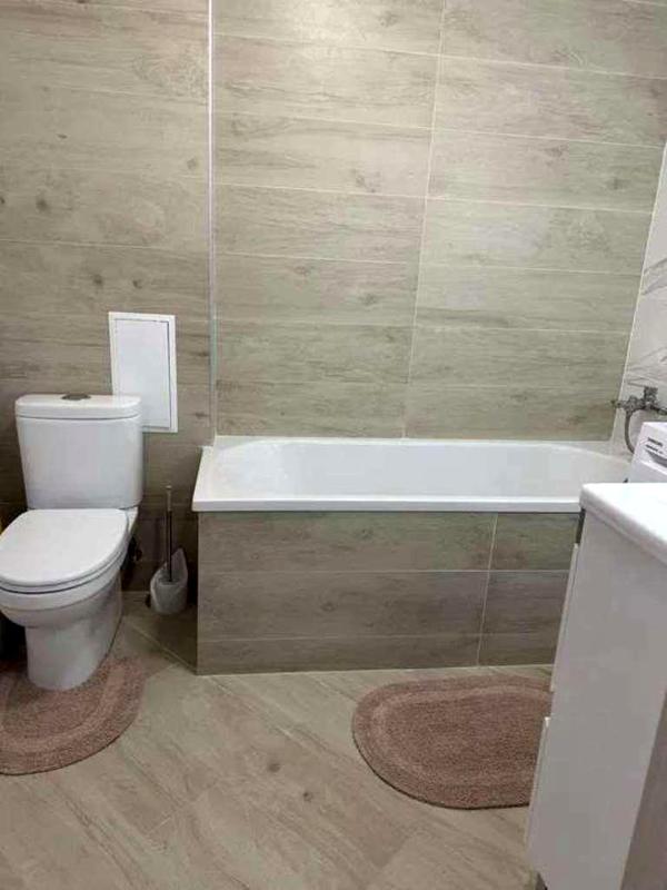 1-Room Studio Apartment near Dorohozychi and Syrets Metro