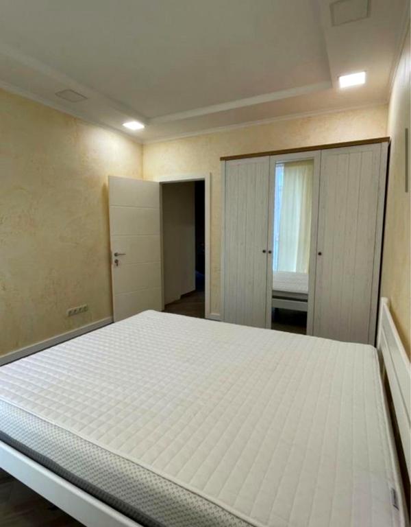 3-Room Apartment in Malakhit Complex with Modern Design and Comfort