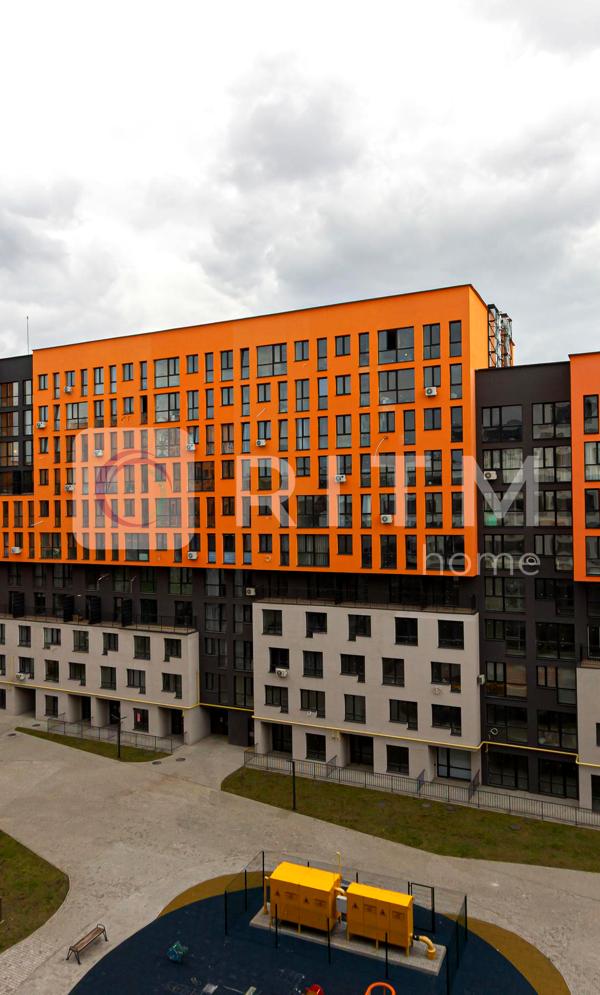 Designer 1-bedroom apartment with studio kitchen in new building