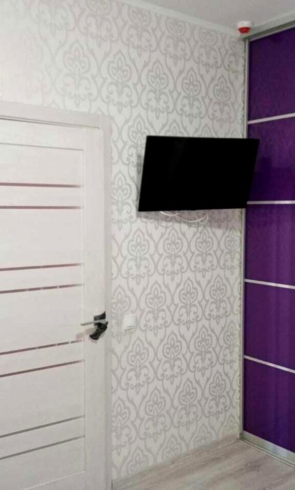 Bright and Cozy Apartment in Traditsiya Complex Near Meteo Kharkivska/Poznyaki