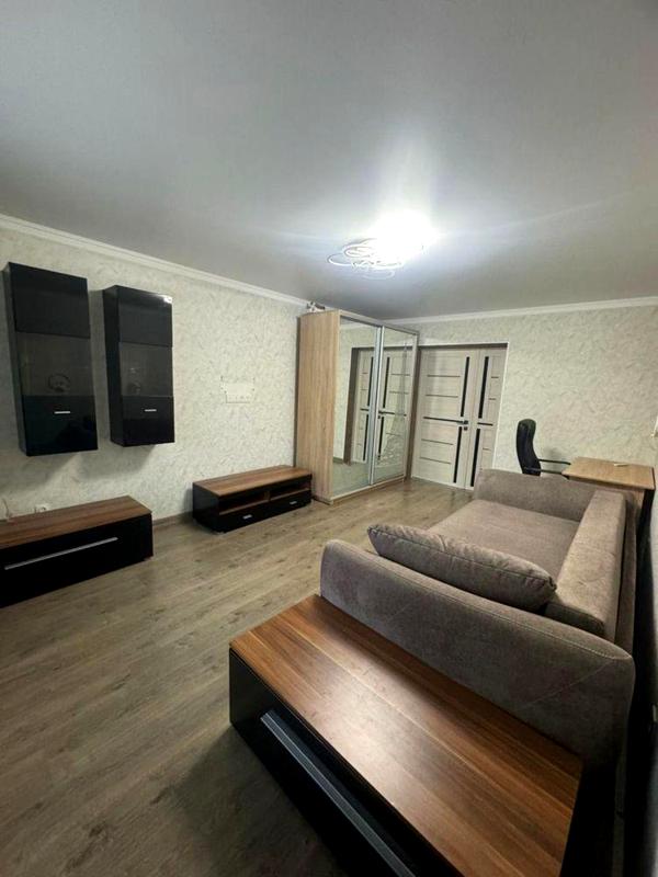 2-Room Apartment at ZhM Peremoga 5 with Full Amenities