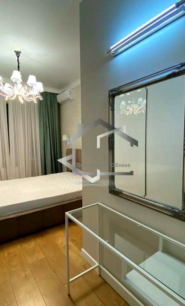 2-Bedroom Apartment near Shevchenko Park with Sea View