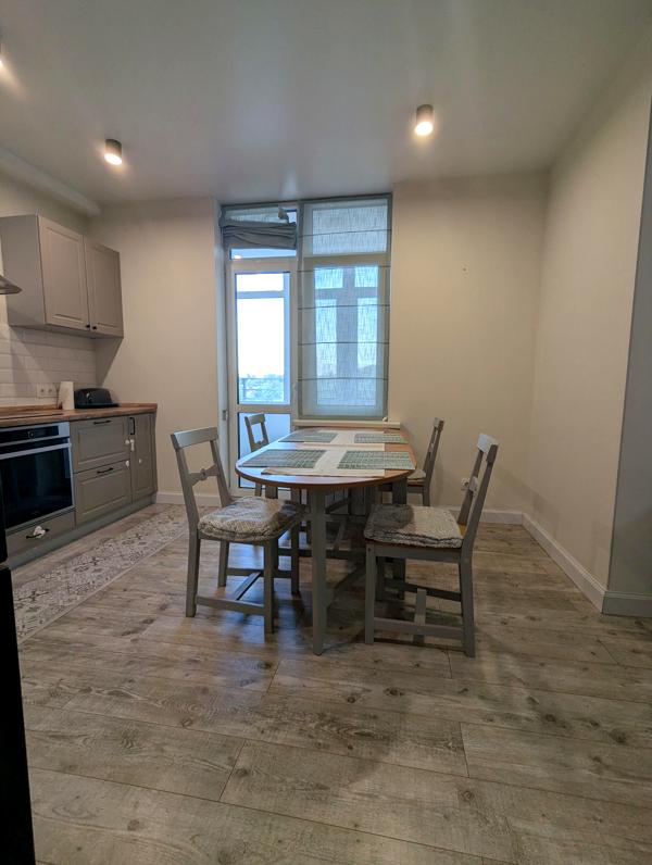 Spacious 1-Bedroom Apartment in Dynastia Complex near Solomyansky Forest Park